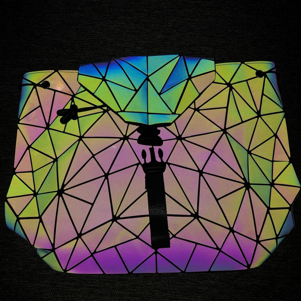 ‼️RESTOCK COMING SOON‼️ Geometric Luminous Bag - Picture 5 of 8